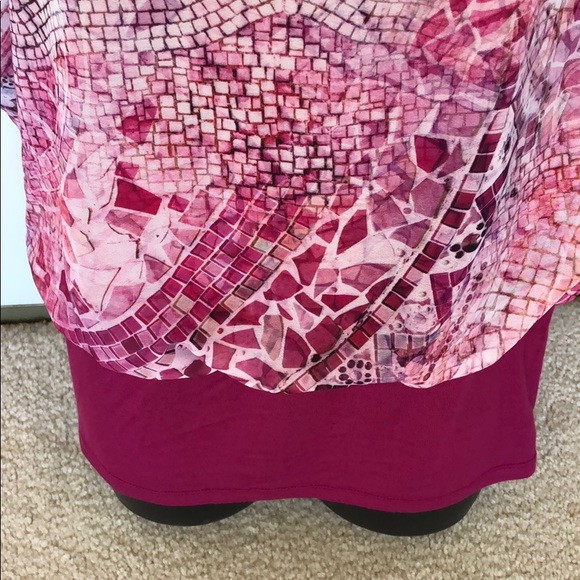 Pink short sleeve top with rhinestones. Size L - Picture 3 of 7